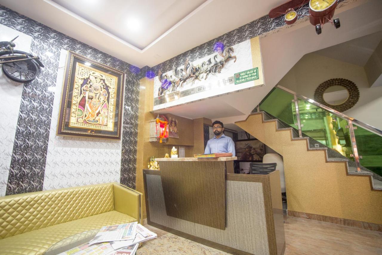 Hotel Harsha International New Delhi Exteriör bild