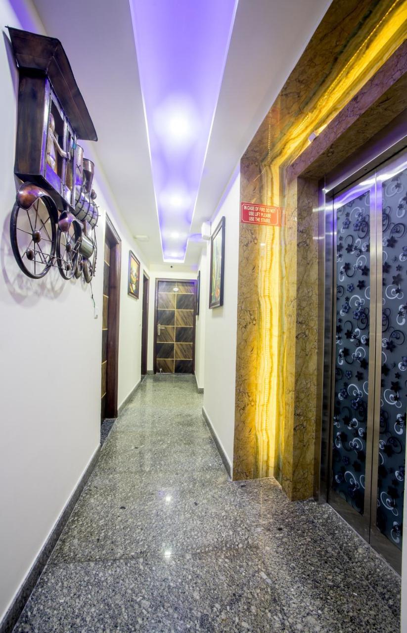 Hotel Harsha International New Delhi Exteriör bild