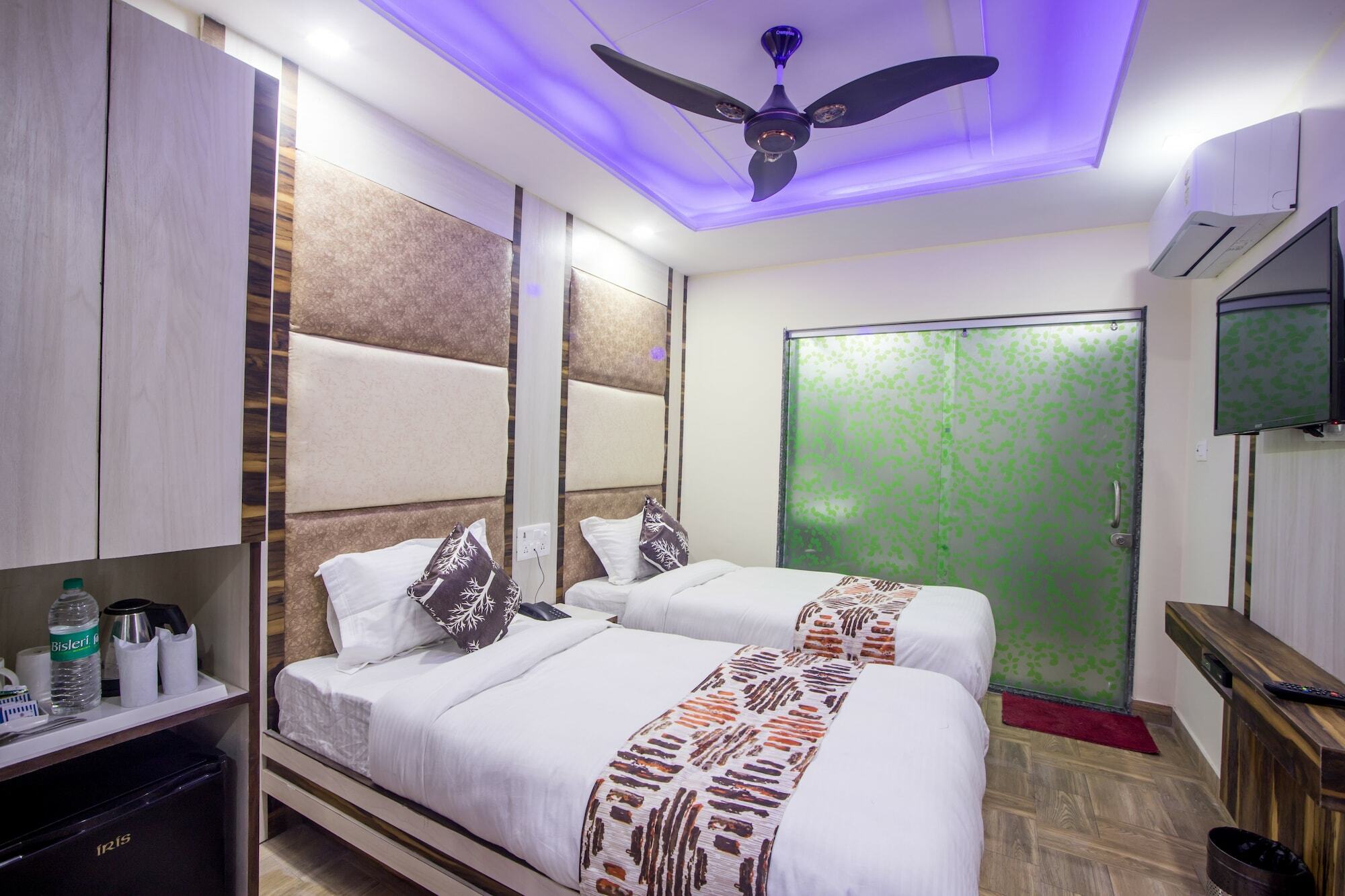 Hotel Harsha International New Delhi Exteriör bild
