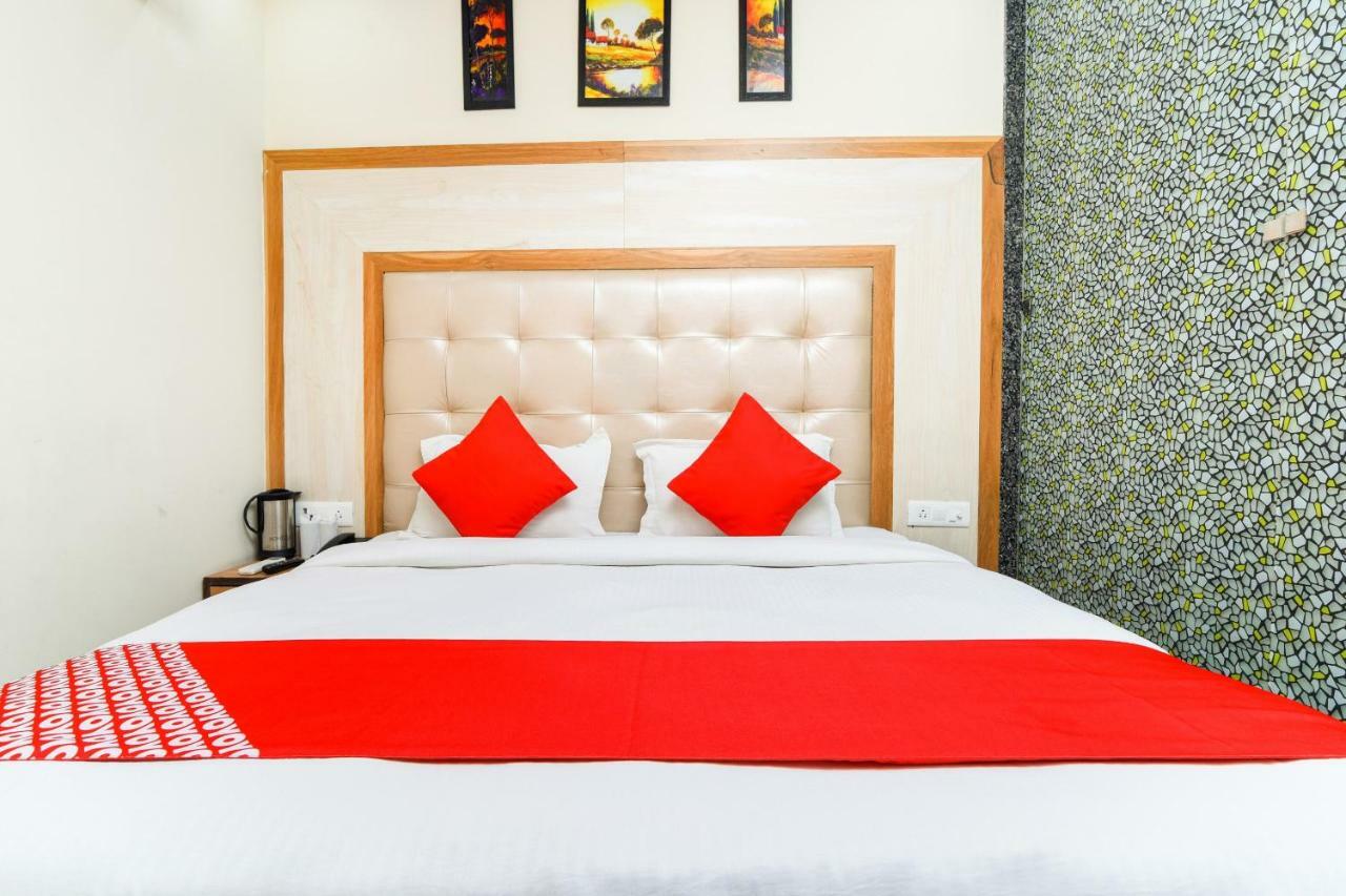 Hotel Harsha International New Delhi Exteriör bild