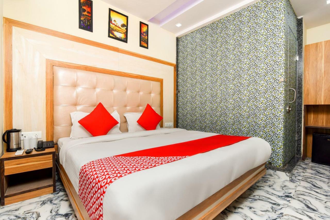 Hotel Harsha International New Delhi Exteriör bild