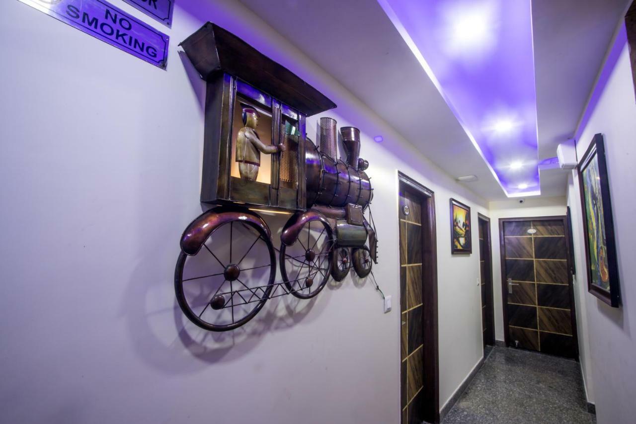 Hotel Harsha International New Delhi Exteriör bild