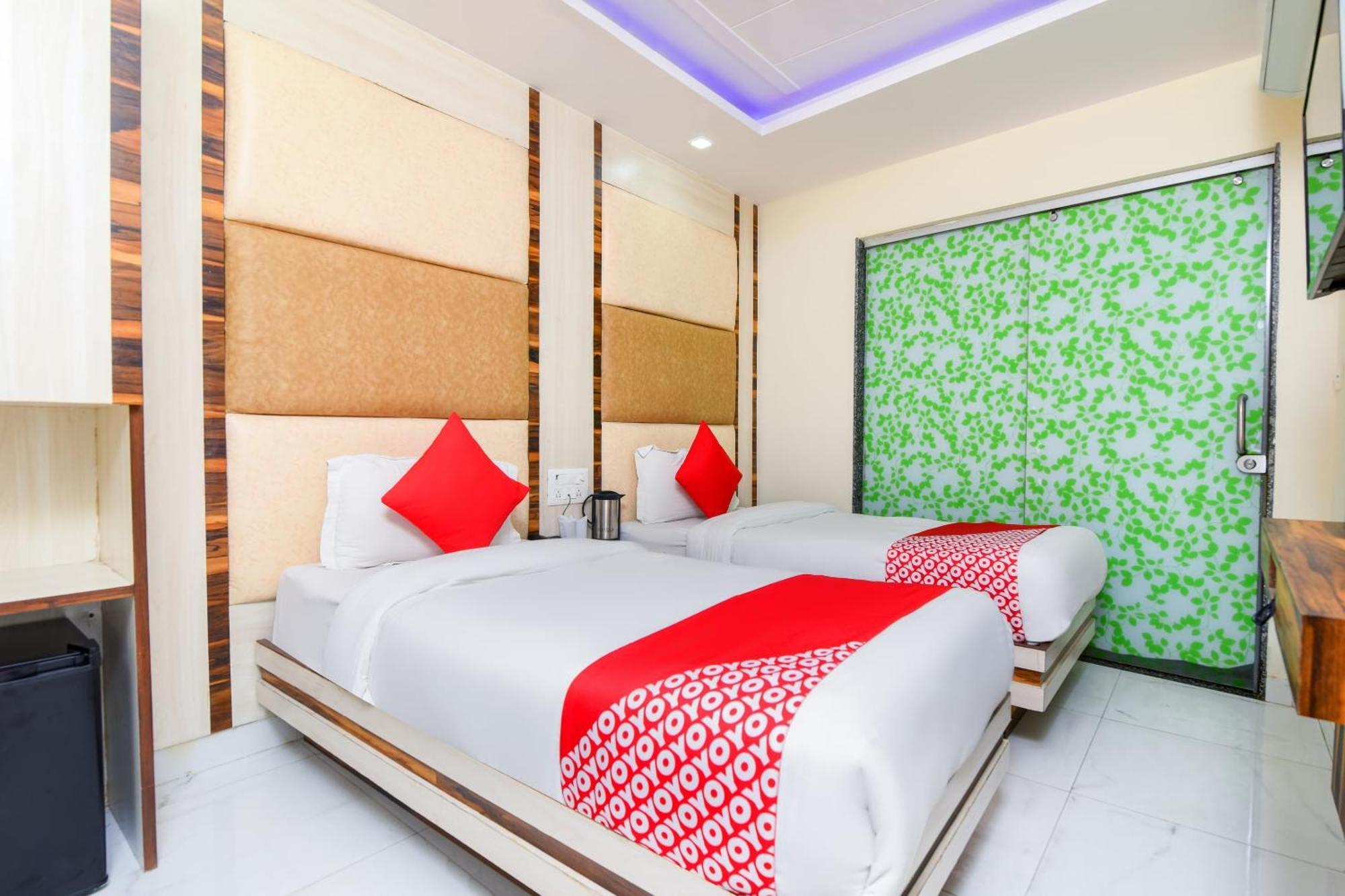 Hotel Harsha International New Delhi Exteriör bild